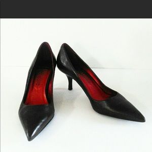 • Bronx Vivian Pointy Toe Pumps •